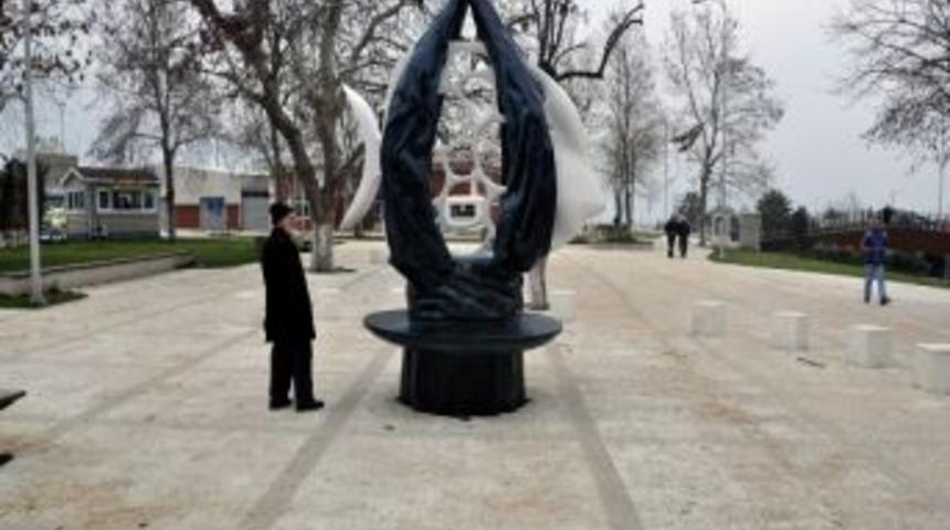 G&uuml;zelyalı Kent Meydanı Yaşam Alanı Oldu