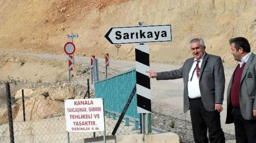 Kanal &Ccedil;alışması K&ouml;y Yolunu Kapattı