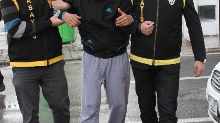 Firari Hırsız, Kazara Babası Tarafından Vurulunca Yakayı Ele Verdi