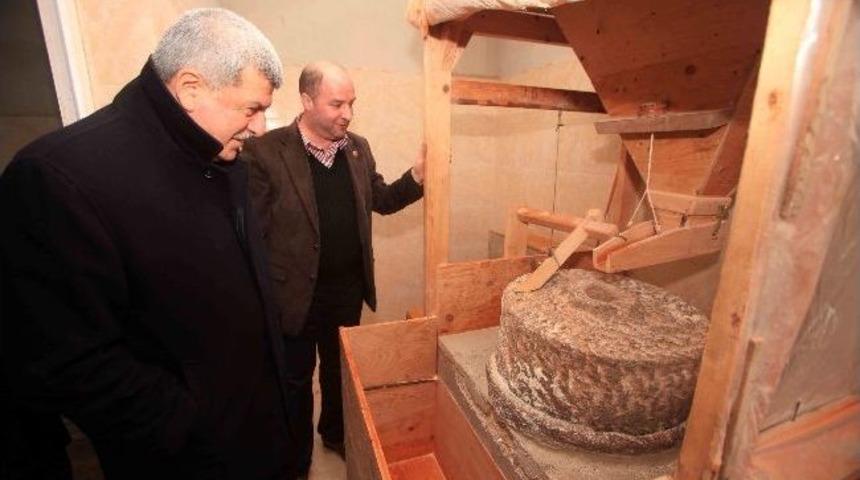 Kocaeli B&uuml;y&uuml;kşehir Belediye Başkanı İbrahim Karaosmanoğlu;