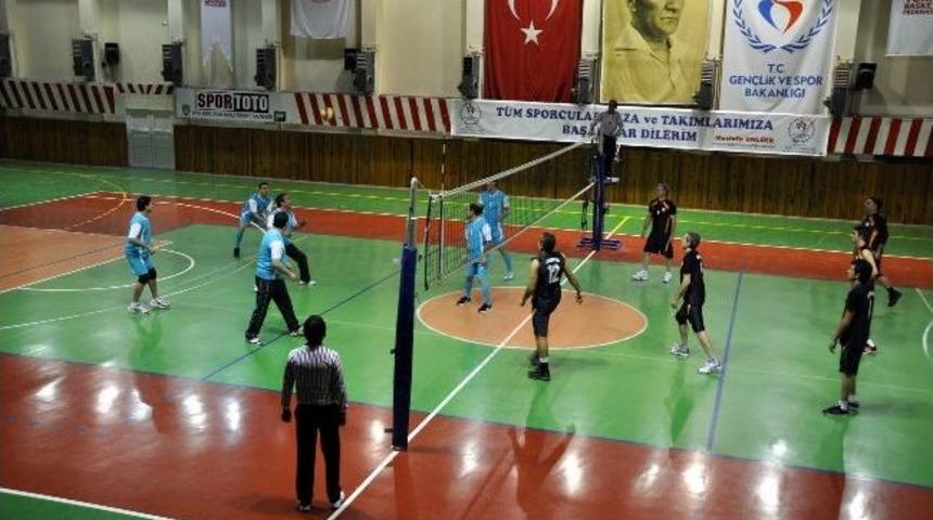 Kardelen Koleji Veteranlar Takımı İlk Maçında Galip Geldi