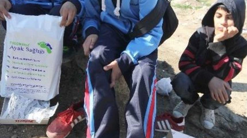 Bir &Ccedil;ift Ayakkabı Mutlu Olmalarına Yetti