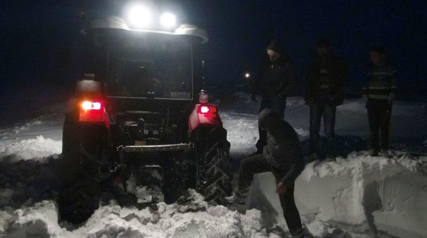 Kar Yolları Kapadı, Ara&ccedil;lar Mahsur Kaldı