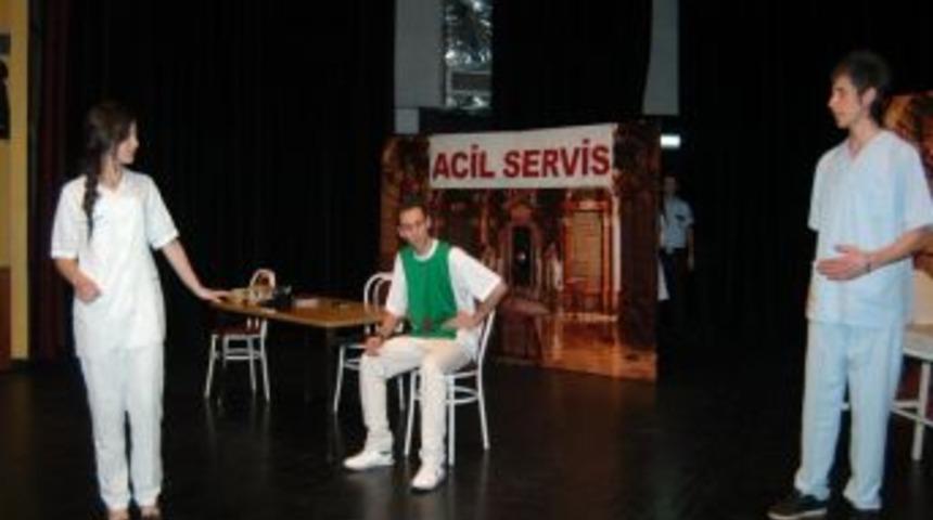 &lsquo;Acil Servis&rsquo; Kahkahaya Boğdu