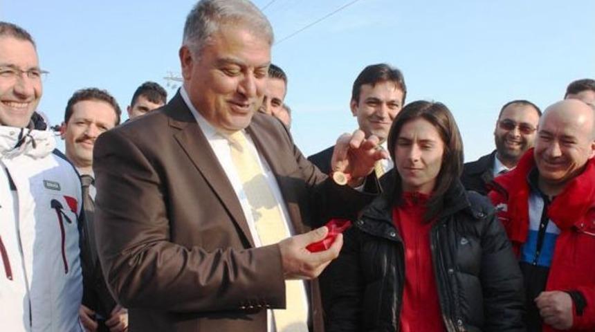 Ağrılı D&uuml;nya Kayak Birinci Ve Ikincisi Altın &Ouml;d&uuml;llendirildi