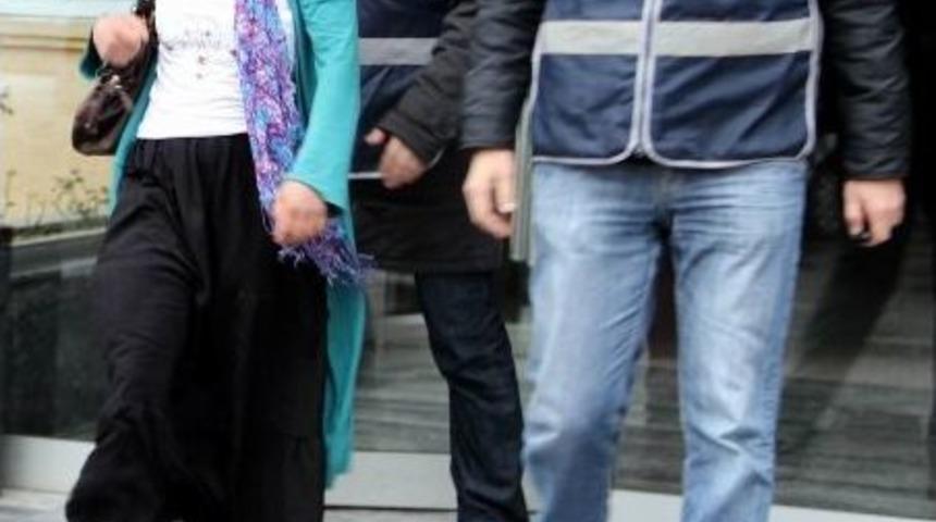 Hırsızlık Ş&uuml;phelileri &Ccedil;atıda Yakalandı