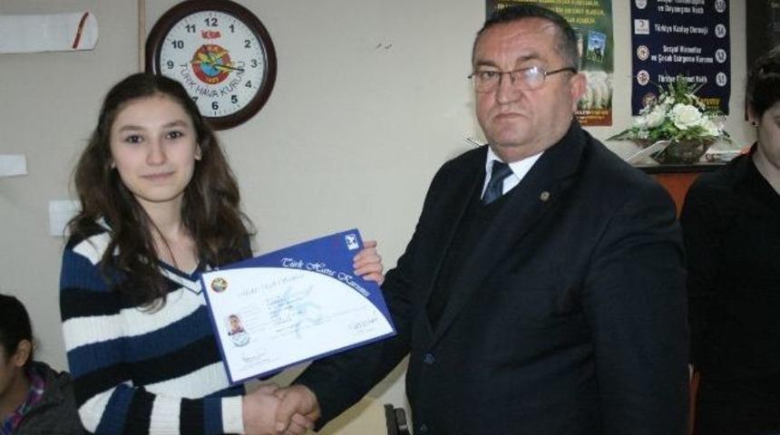 Model U&ccedil;ak Kursu Sertifikaları Dağıtıldı