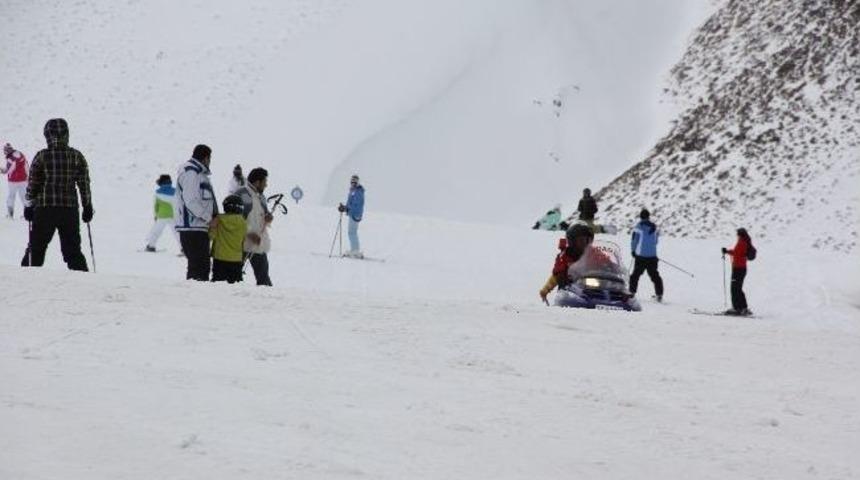 Paland&ouml;ken'de Mahsur Kalanların Yardımına, Jak Ekipleri Yetişti