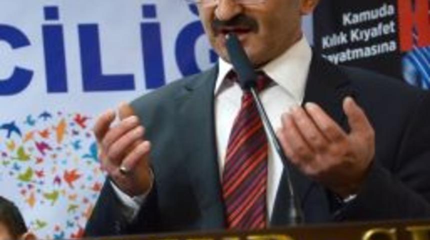 Memur-Sen &Ouml;nce Imza Topladı Sonra Dua Etti