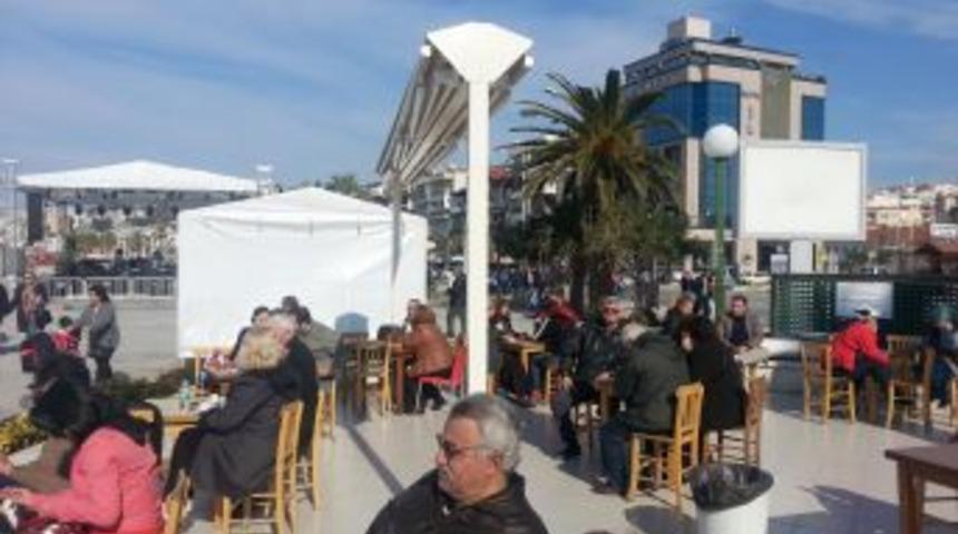 Kuşadalılar G&uuml;neşli Havanın Tadını &Ccedil;ıkardı