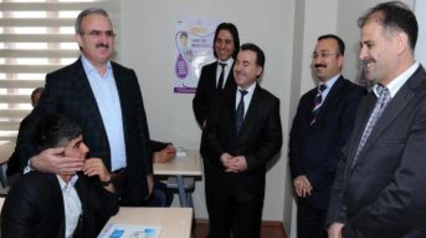 Vanlı &Ouml;ğrenciler &Uuml;niversite Sınavına &Uuml;cretsiz Hazırlanacak