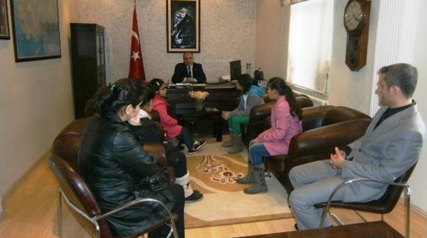 Urla Kız &Ccedil;ocuk Evi &Uuml;yelerinden Kaymakamı Ziyaret Etti