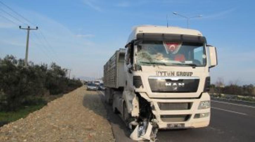 Edremit&rsquo;te 2 Ayrı Kamyon Kazası: 1 &Ouml;l&uuml;, 5 Yaralı