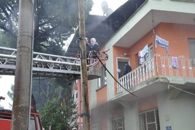 Nazilli&rsquo;de Korkutan Ev Yangını 1