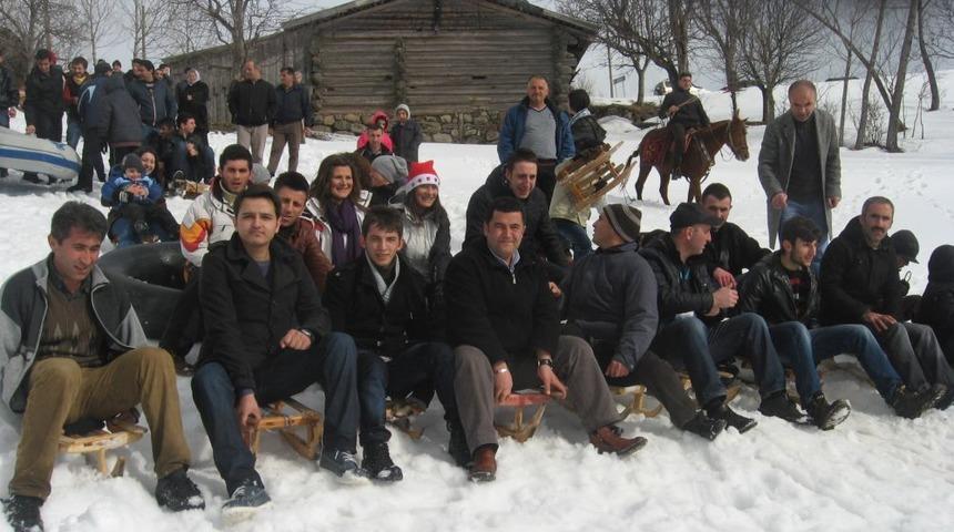 600 Yıllık Geleneksel Tahta Kızak Yarışları Nefes Kesti