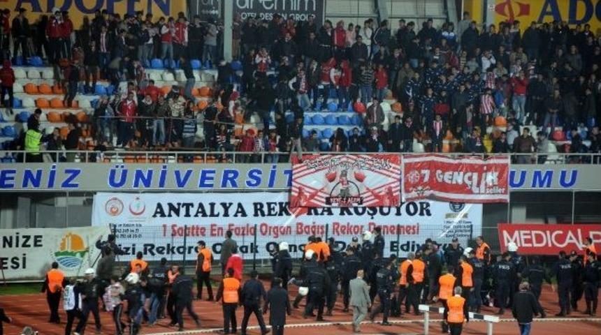 Medical Park Antalyaspor- Kardemir D.&ccedil; Karab&uuml;k Spor Ma&ccedil;ında Olaylar &Ccedil;ıktı