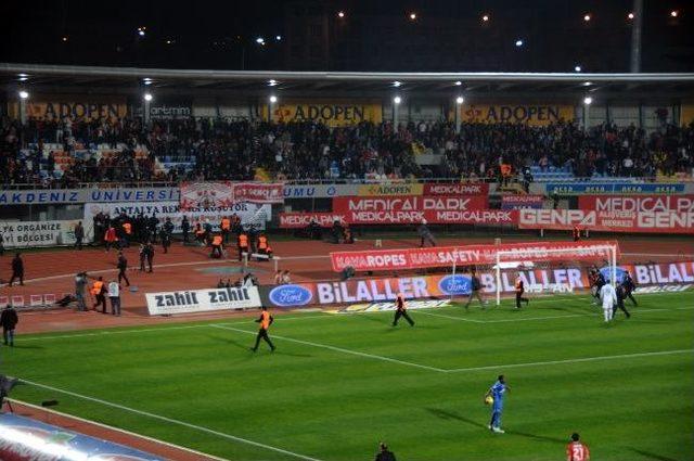 Medical Park Antalyaspor- Kardemir D.ç Karabük Spor Maçında Olaylar Çıktı