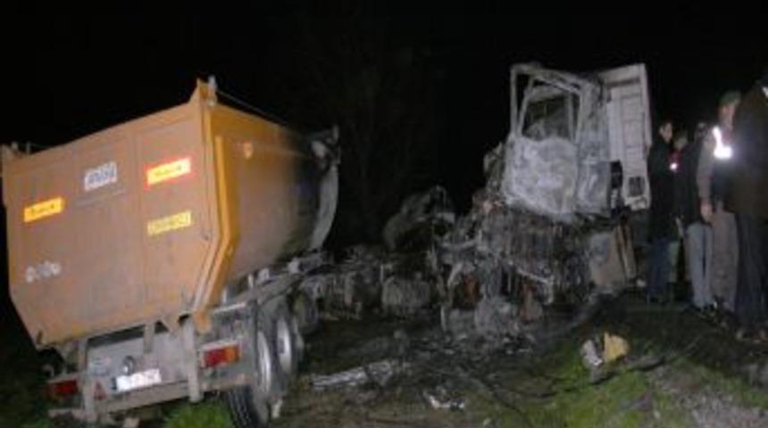 TIR şof&ouml;r&uuml; yanarak can verdi