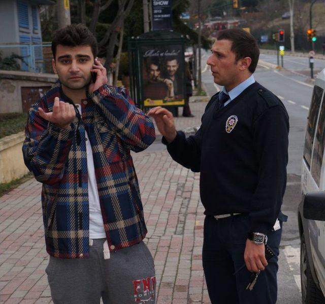 Lüks Otomobiliyle Önce Direğe, Sonra Ağaca Çarptı 1