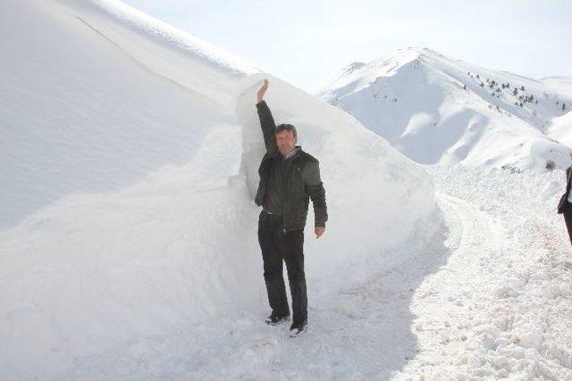 Erzurum&rsquo;da Kar Ve Tipi Nedeniyle Kapanan K&ouml;y Yolları A&ccedil;ılıyor 3