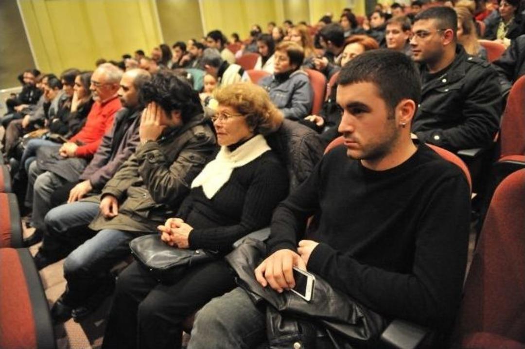 Can Y&uuml;cel Dizeleri Buca&rsquo;da Sevenleriyle Buluştu