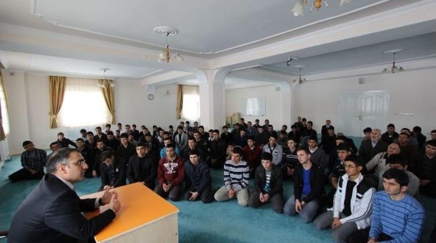 Başkan Cengiz, &Ouml;ğrenci Yurdunda Gen&ccedil;lerle Buluştu