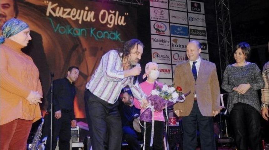 Volkan Konak L&ouml;semili &Ccedil;ocuklar Yararına Konser Verdi