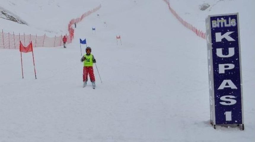 Bitlis'te ''valilik Kupası'' Kayak Yarışları