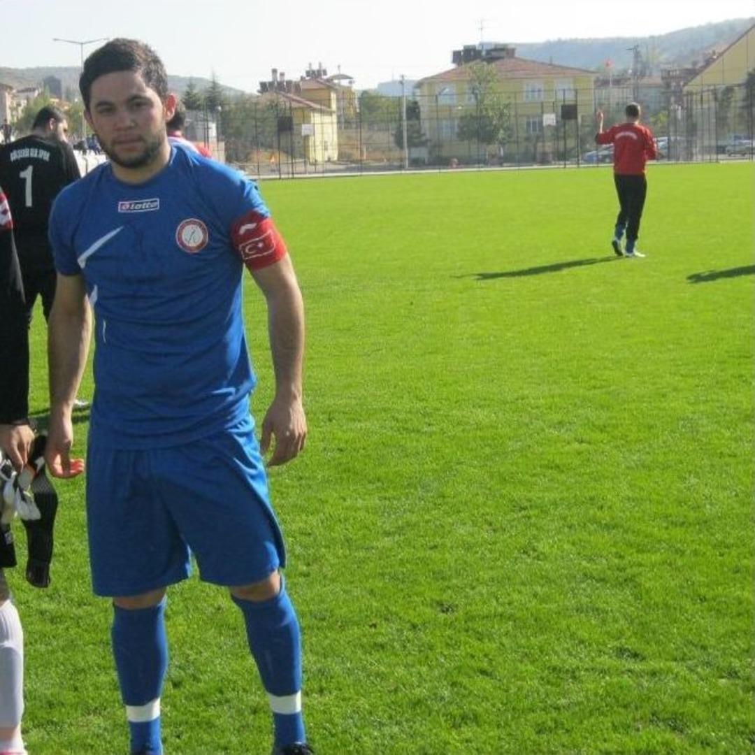 Gen&ccedil; futbolcu kansere yenildi