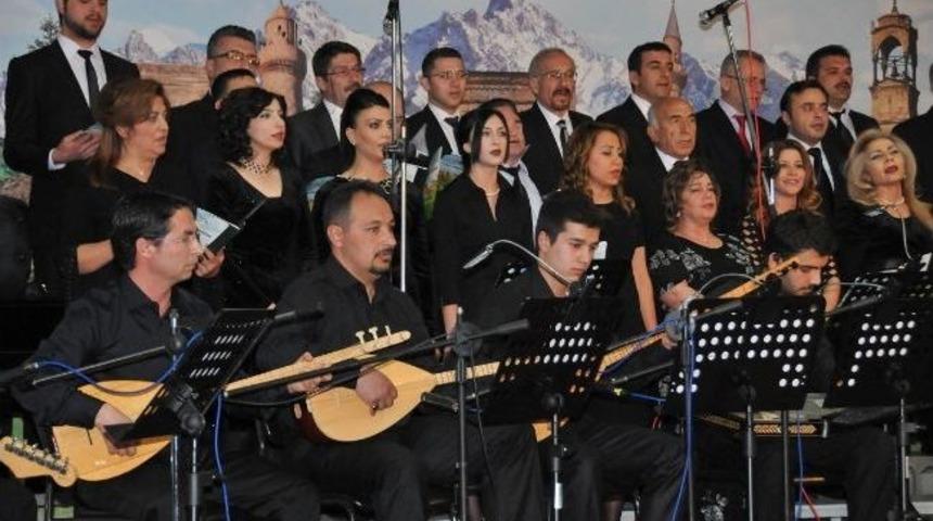 Niğde Belediyesi T&uuml;rk M&uuml;ziği Korosu İlk Konserini Verdi