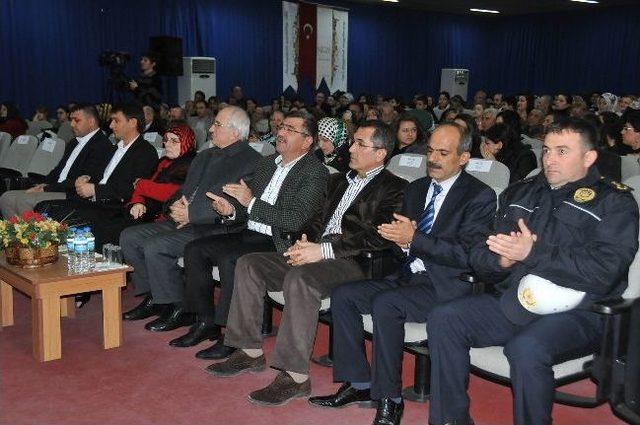 Niğde Belediyesi Türk Müziği Korosu İlk Konserini Verdi