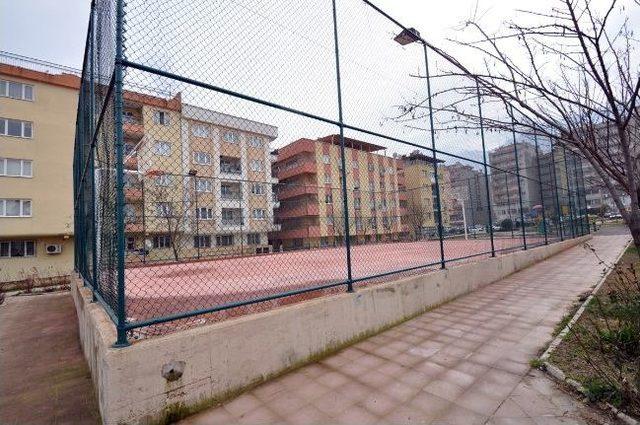 Manisa&rsquo;da Her Mahalleye Bir Spor Sahası 2