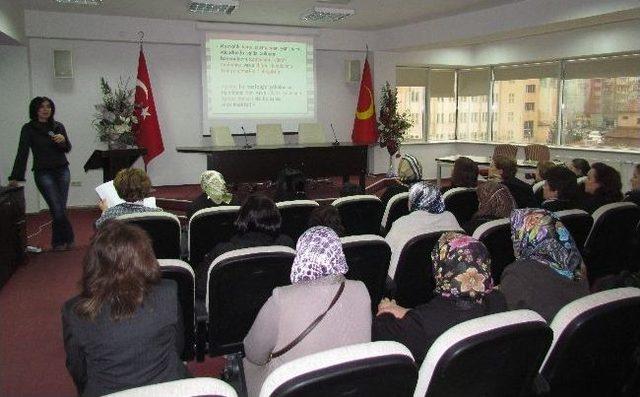 T&uuml;rk Anneler Derneği Eğitimlerine Devam Ediyor 1