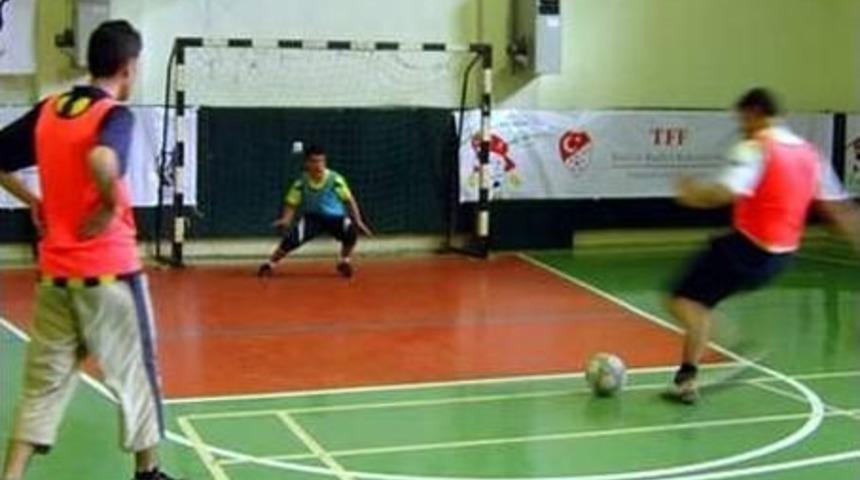 Futsal Liginde İlk Yarı Sona Eriyor