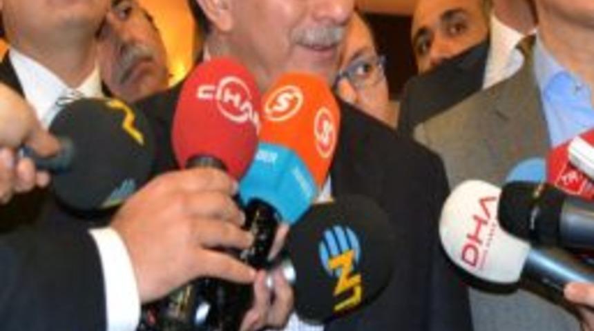 Ahmet Davutoğlu: Suriye'de Silahsız &Ccedil;&ouml;z&uuml;m&uuml; Destekliyoruz