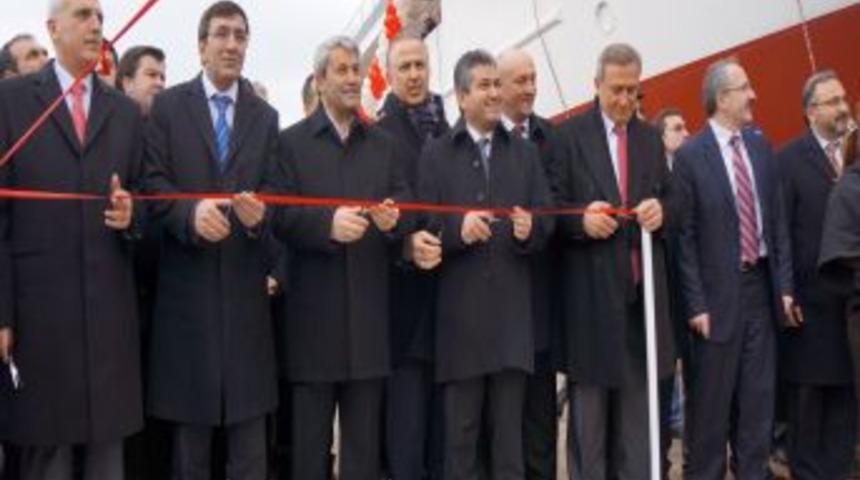 T&uuml;rkiye'nin Ilk Araştırma Gemisi Suya Indirildi