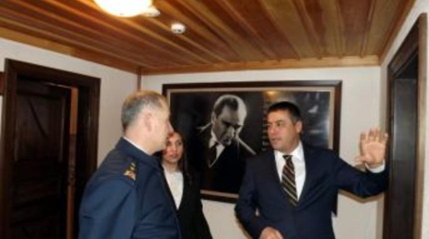 Hava Pilot T&uuml;mgeneral Yazgılı Eskişehirli Sanayicileri Ziyaret Etti