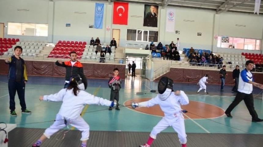 Minikler Ve S&uuml;per Minikler Eskrim M&uuml;sabakaları Yapıldı