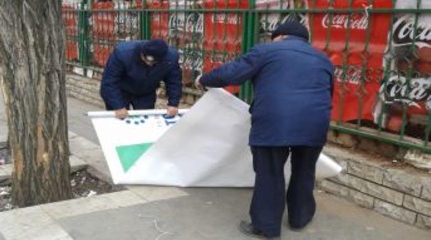 Bing&ouml;l Belediyesi&rsquo;nin Reklam Afişlerine Saldırı