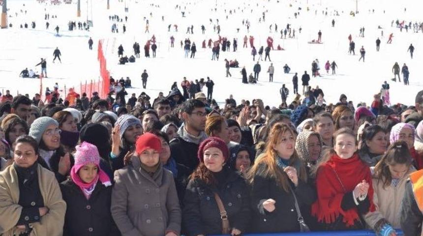 Erciyes&rsquo;te Mustafa Ceceli R&uuml;zgarı Esti