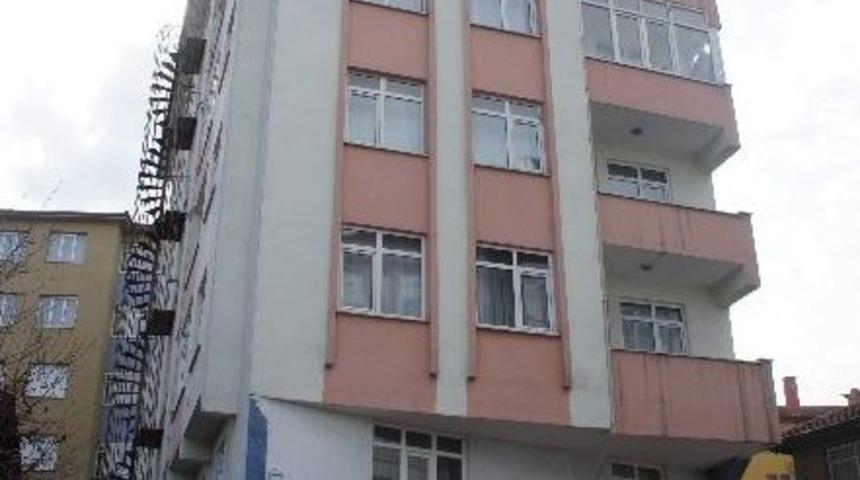 Yangın Merdiveni Yaklaşık 10 Metre Y&uuml;kseklikte Bitiyor