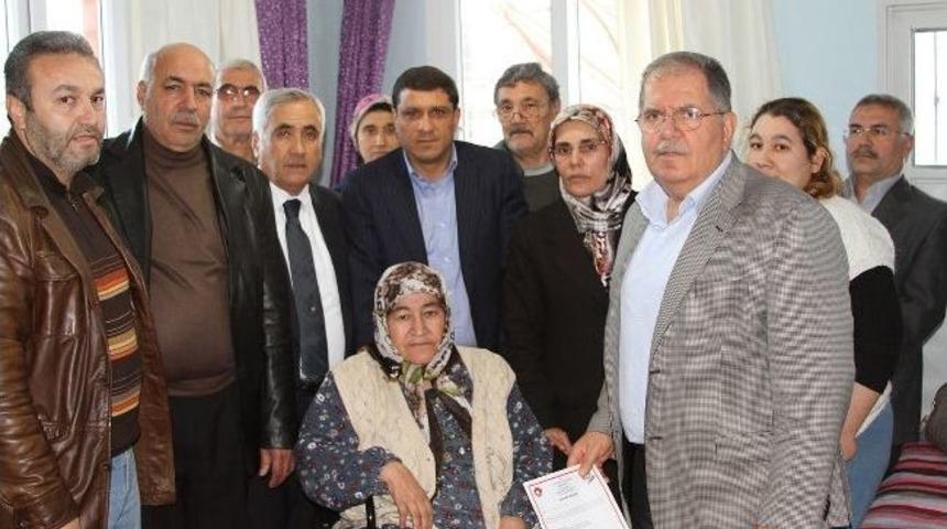 Ak Parti'den Kozan&rsquo;daki Engellilere Tekerlekli Sandalye