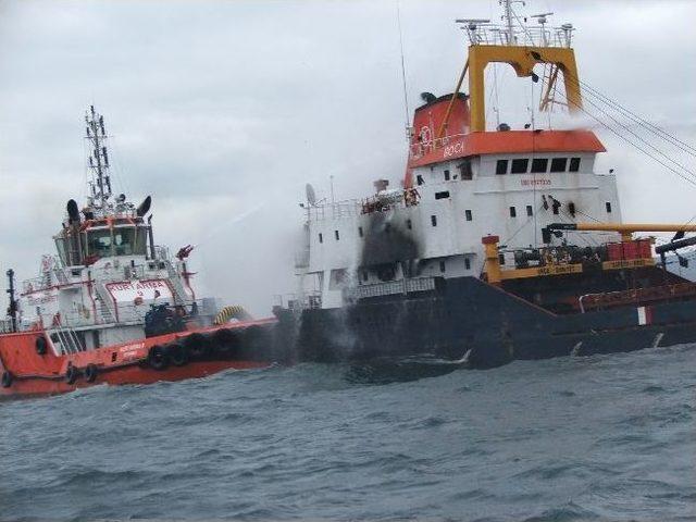Şark&ouml;y A&ccedil;ıklarındaki Gemi Yanmaya Devam Ediyor 2