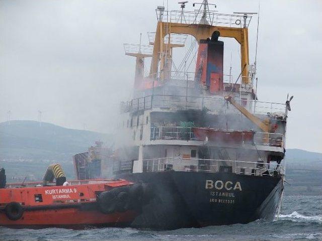 Şark&ouml;y A&ccedil;ıklarındaki Gemi Yanmaya Devam Ediyor 3