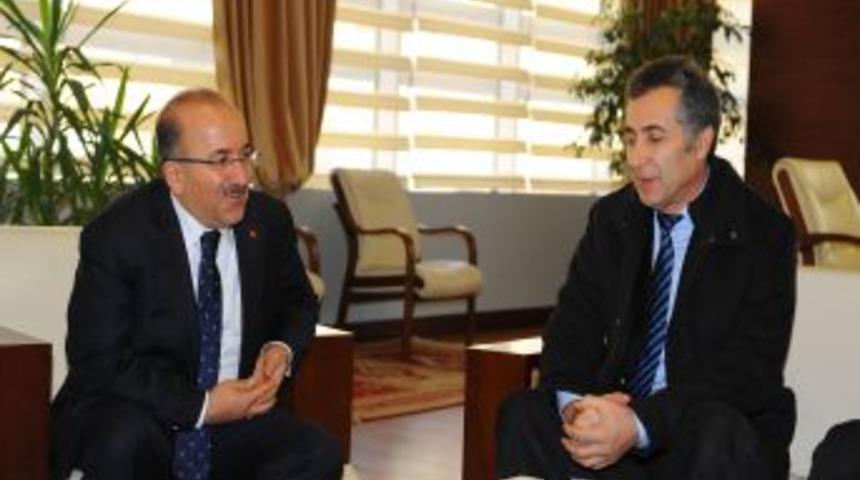 Mimarlar Başkan G&uuml;mr&uuml;k&ccedil;&uuml;oğlu'nu Ziyaret Etti