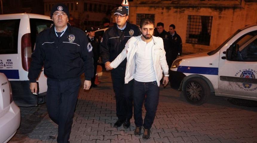 Polisten Ka&ccedil;an Ş&uuml;pheliler Kıskıvrak Yakalandı