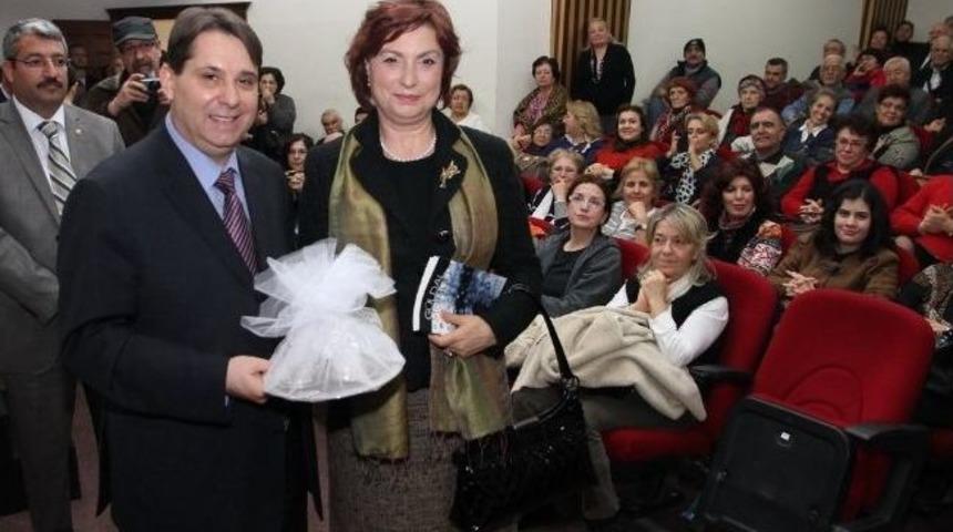 G&uuml;ldal Mumcu&rsquo;nun &lsquo;i&ccedil;imden Gezen Zaman&rsquo; I İzmirlilerle Buluştu