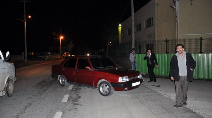 Otomobile &Ccedil;arpan Motosikletli Yaralandı