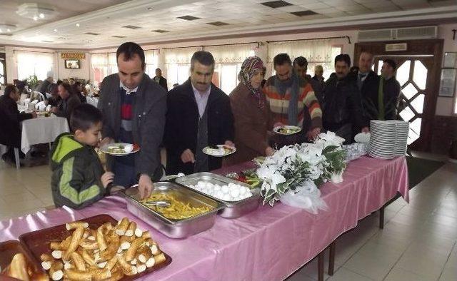 Eğitim-bir-sen &Uuml;yeleri Kahvaltıda Buluştu 3