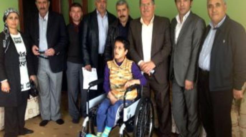 AK Parti İl Başkanlığı'ndan 3 Engelliye Tekerlekli Sandalye